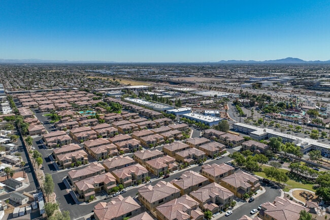 Woodbridge Crossing is in a great location, with easy access to Hwy 60, shopping and dining.