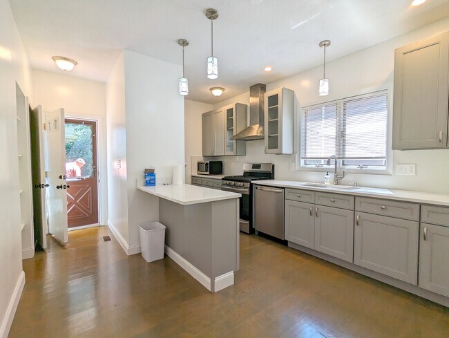 108 W Quincy St unit 108, Somerville, MA 02144 - photo 7