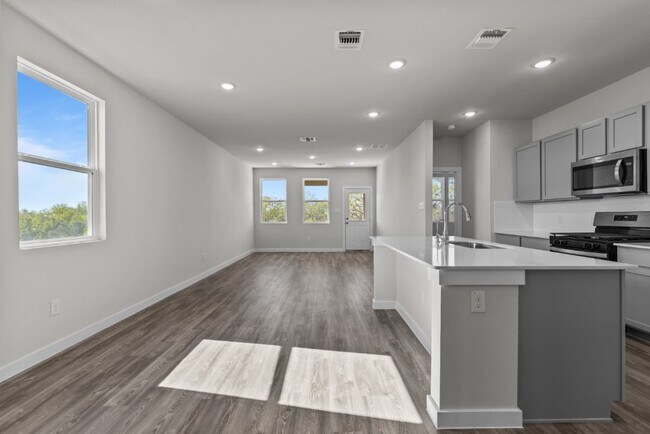 15514 Doublecreek Dr, San Antonio, TX 78253 - photo 2