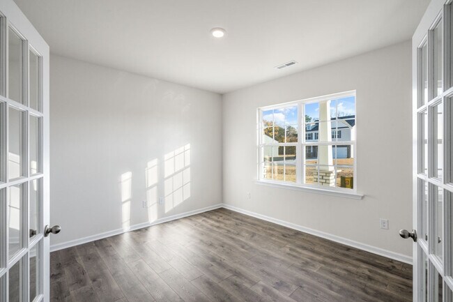 3000 Platinum Cir unit 36205125, West End, NC 27376 - photo 7