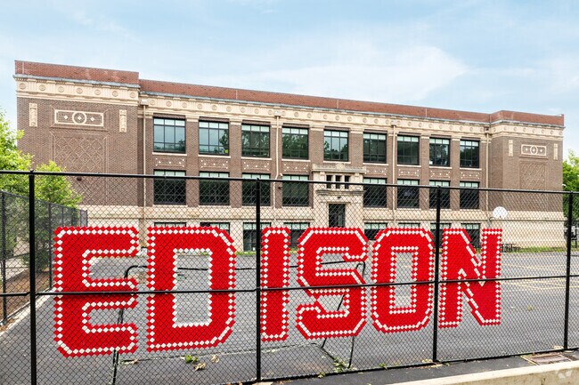 Edison Middle School near the Clark area has 699 students in grades 6-8.
