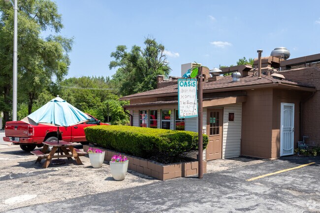 The Oasis Beef Hut has been serving comfort food in Hazel Crest Proper for over 30 years.