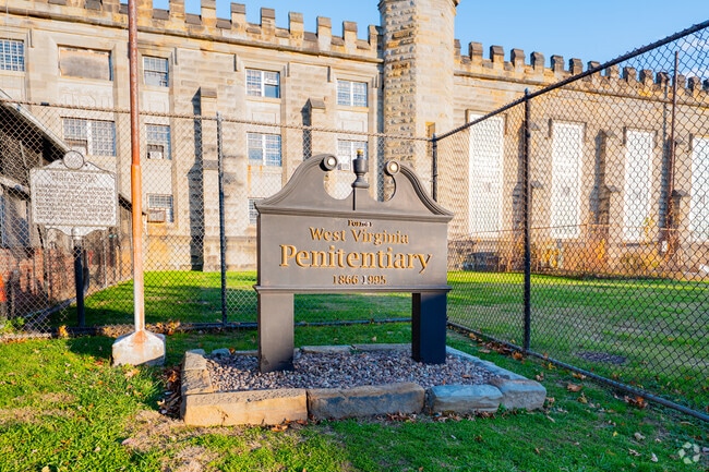 West Virginia Penitentiary offers tours and seasonal haunted attractions.