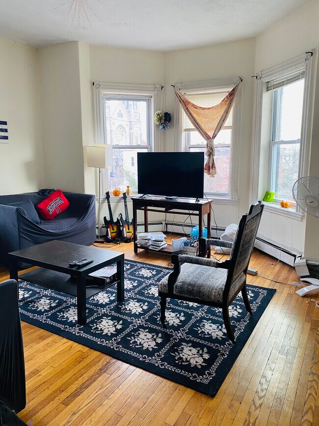 137 Saint Alphonsus St unit 3, Roxbury Crossing, MA 02120 - photo 2