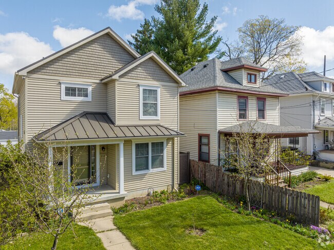 Traditional and Foursquare homes lining Mount Hope Avenue in the Fabulous Acres neighborhood