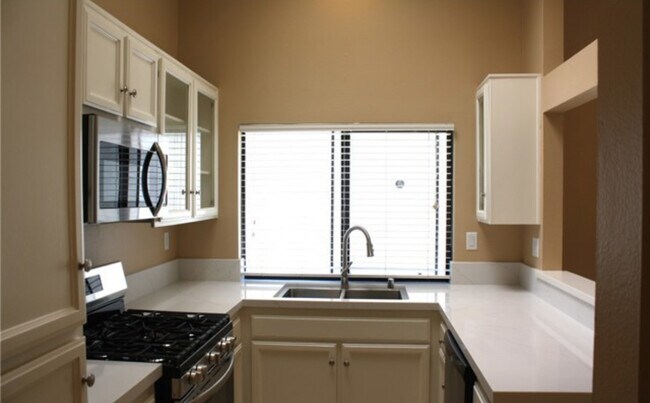 23418 Pomita Place, Valencia, CA 91355 - photo 6