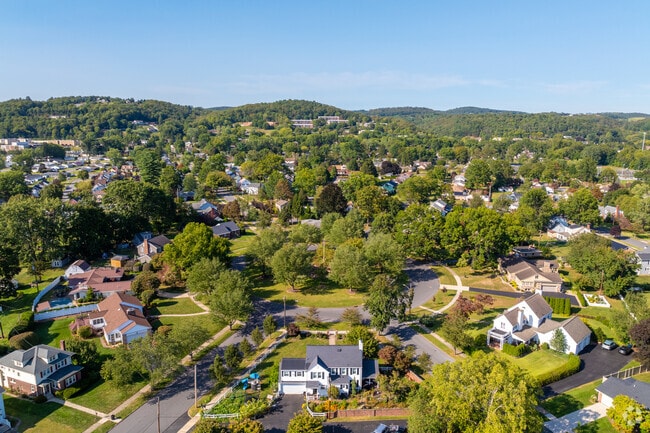 Faxon comes together at the center of the neighborhood with a small, circular pocket park.