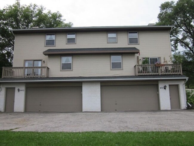 440 Hi View Dr unit 450, Brookfield, WI 53045 - photo 3
