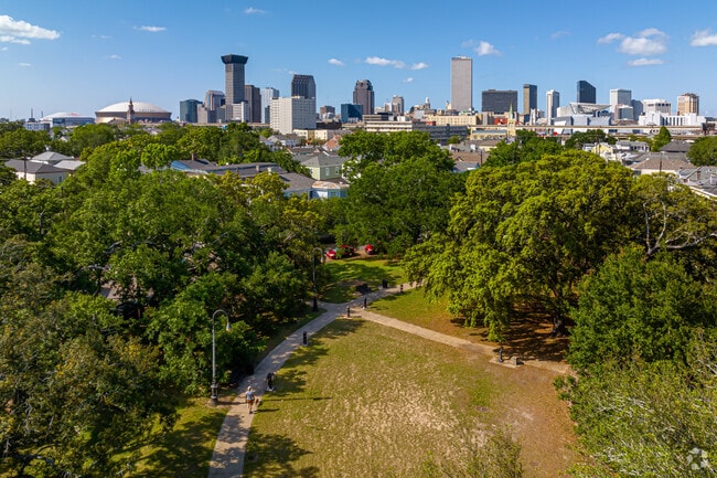 Lower Garden District borders Central City and offers quiet green spaces.