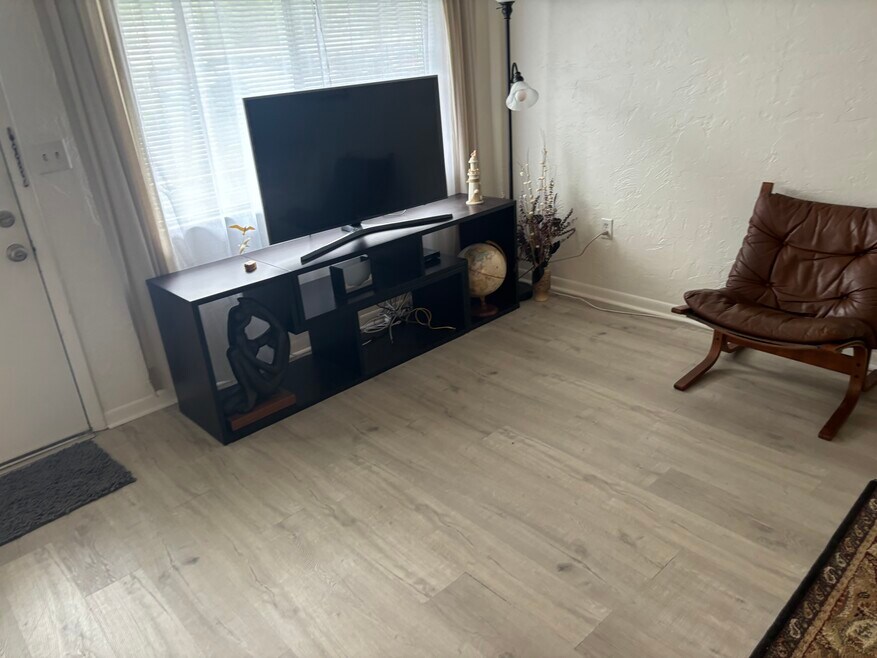 8454 111th St unit 104, Seminole, FL 33772 - photo 1