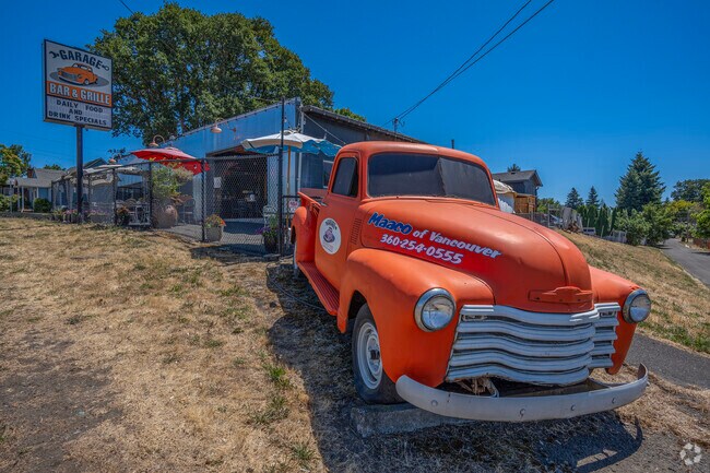 Retro Diner fans will love the laid back atmosphere at Garage Bar & Grille in Carter Park.