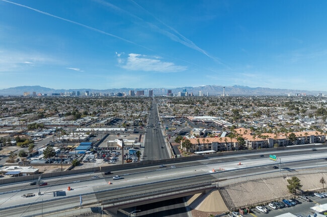 Paradise Palms is easily accessible using Highways 15 and 515.
