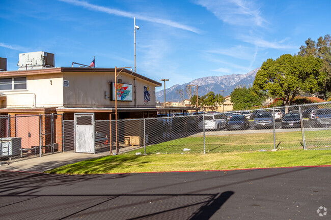 Oleander Elementary School provides education in the neighborhood of Fontana.