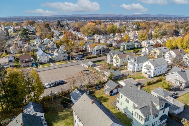 You can find many options for single-family homes in South West Hartford, Connecticut.
