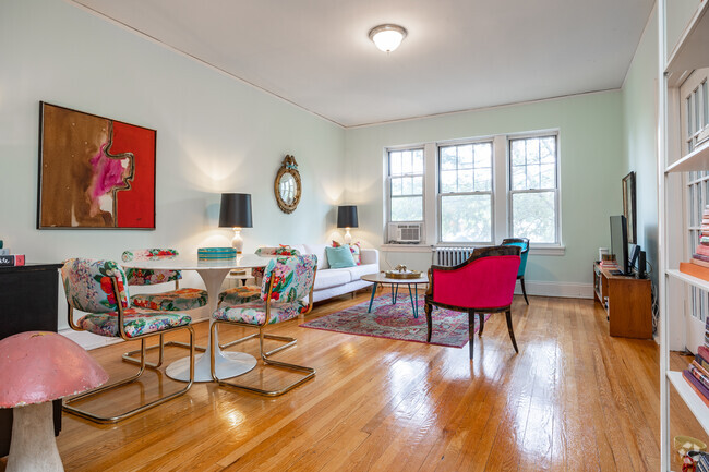 2 BR, 1 BA - Living Room