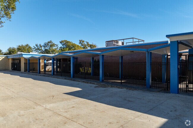 Innovation meets education in Horizon Montessori's vibrant classrooms.