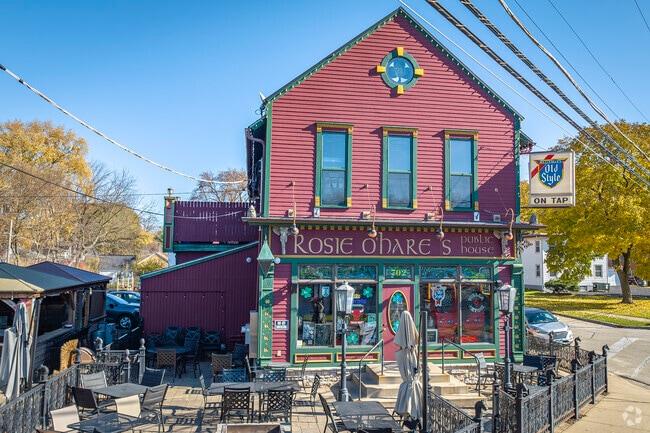 Just south of Old Town Dundee, IL is Rosie O’Hare’s Public House.