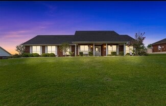 108 Fieldstone Dr, Enterprise, AL 36330