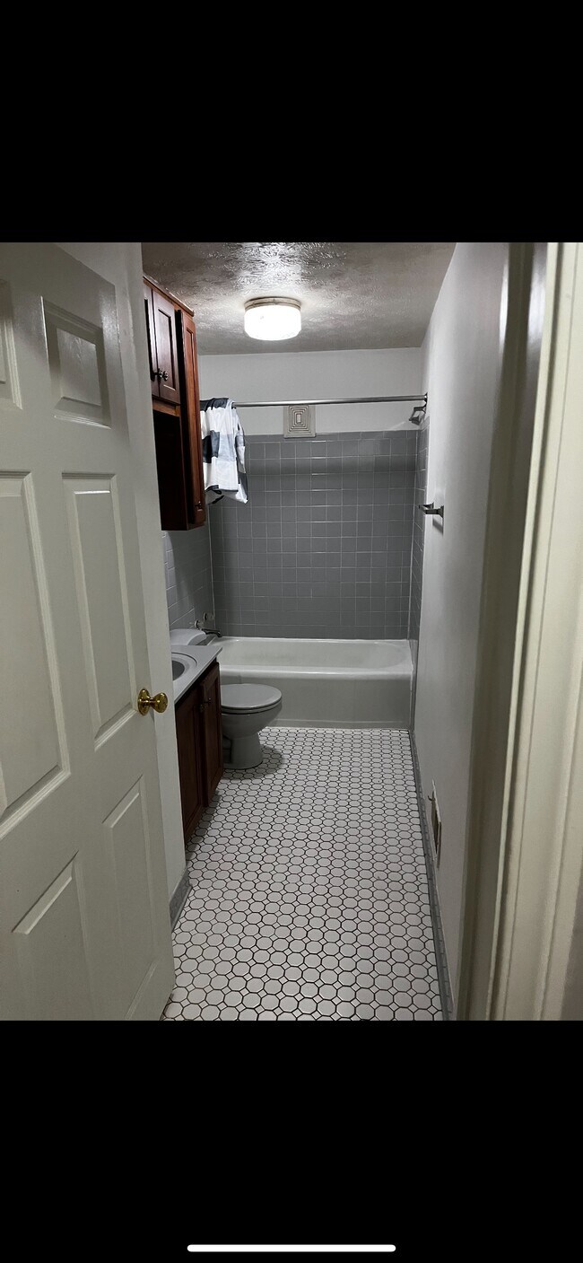 1201 7th St unit 2, Huntington, WV 25701 - photo 3