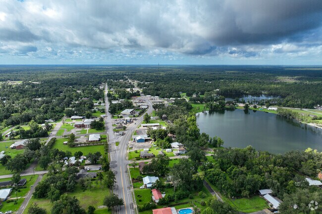 Highway 71 winds past Wewahitchka’s landmarks, reflecting the town’s laid-back rhythm.