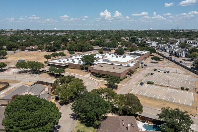 Richardson Aiken Elementary has parking located on the side of the building near the entrance.