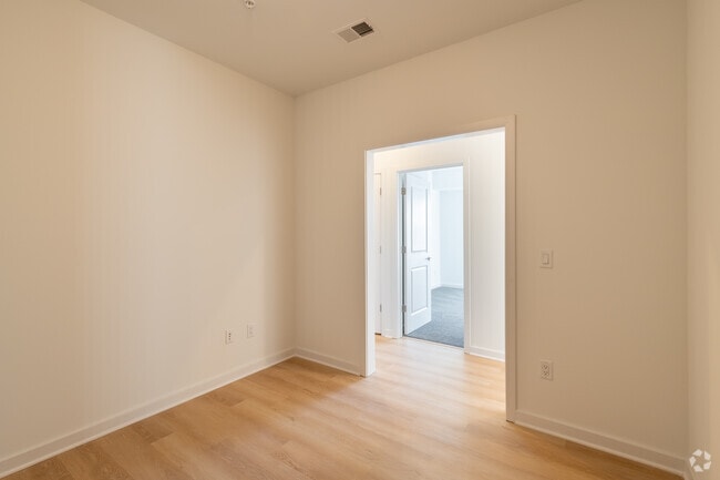 2BR, 2BA +Den - 1,140SF