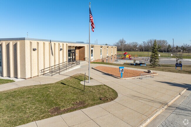 Students can easily walk to Shepherd Hills Elementary School.