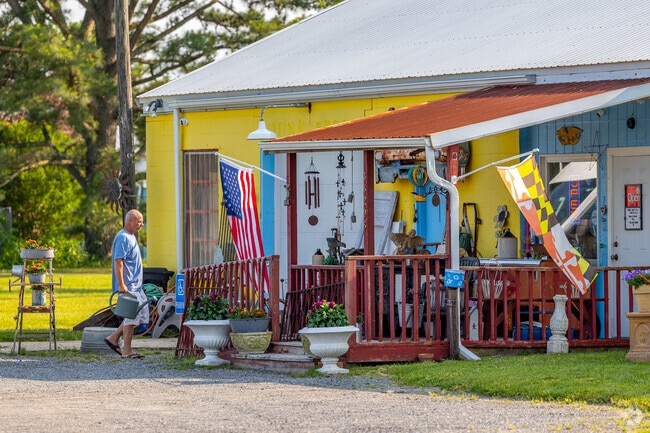 Little Bit Of Everythin' Thriftiques and More is located on Main Street in Willards.