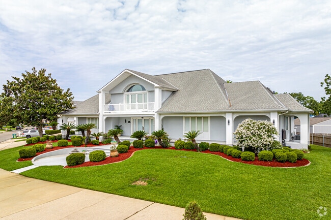 Estate homes are an option when looking to move to Eden Isle.