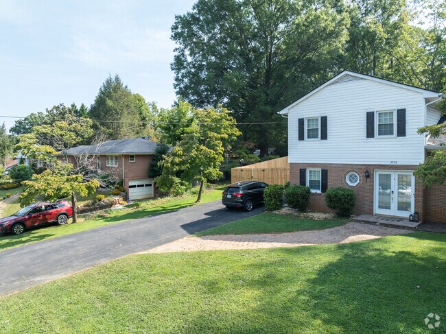 A row of older homes in Lakeside, beginning with a split level.