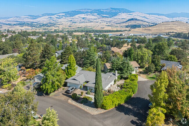The homes of Oak Knoll have a great view of the surrounding mountains of Ashland.