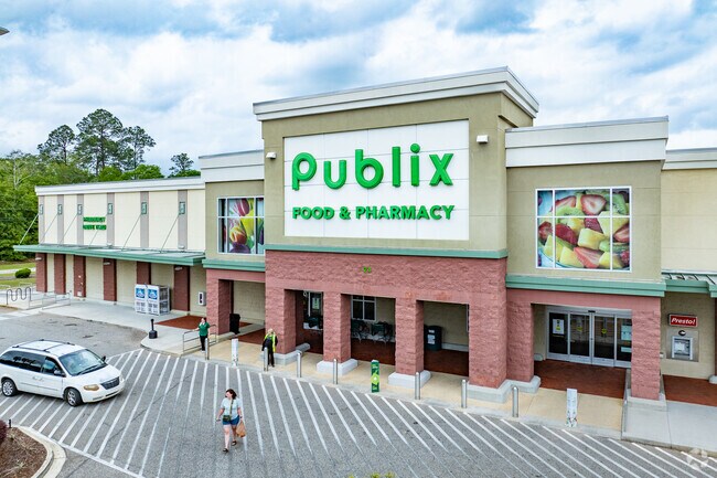 Publix shopping is convenient and easy in Outer Sareland.
