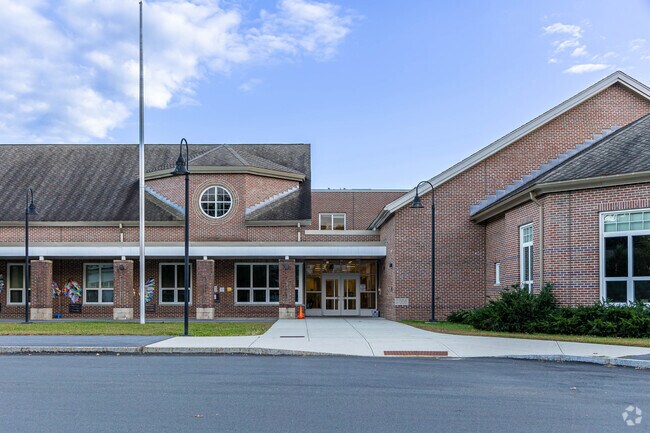 Thoreau School serves over 400 students in Concord from prekindergarten to fifth grade.