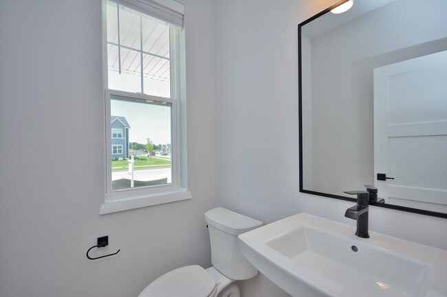 1299 Arrowood Cir W, Oconomowoc, WI 53066 - photo 4