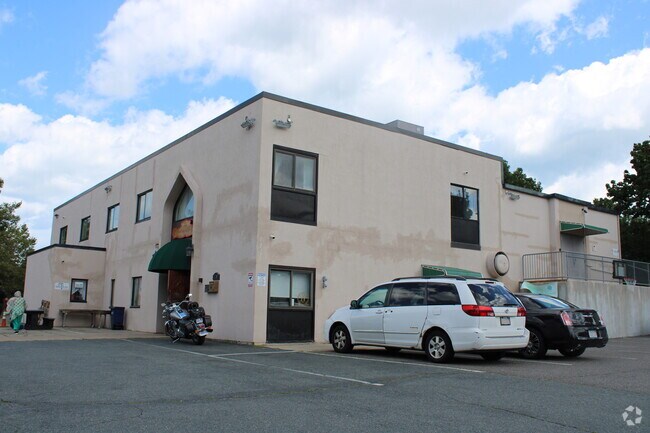 Mutanafisun Academy boasts a 5:1 student-teacher ratio.