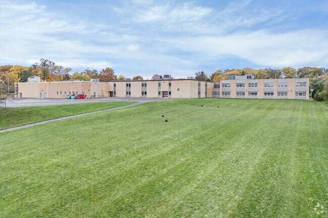 Oak Ridge Elementary School serves approximately 679 students.