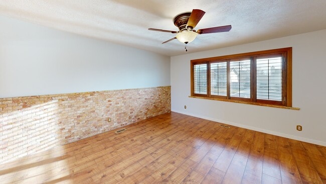 1091 Larkspur Dr, Sandy, UT 84094 - photo 3