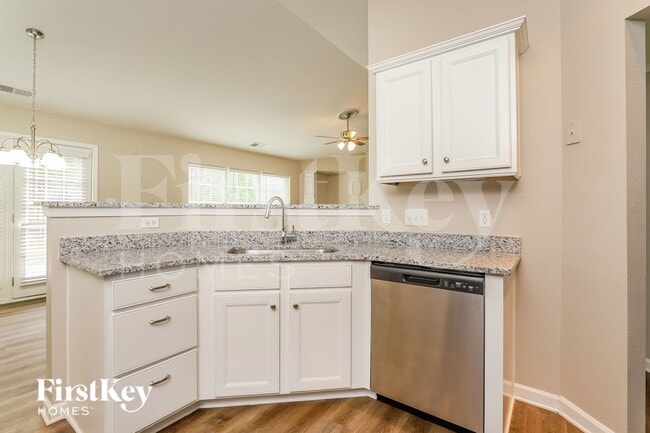 3365 Lilliefield Ln, High Point, NC 27265 - photo 5