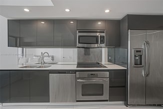 31 SE 6th St, Miami, FL 33131
