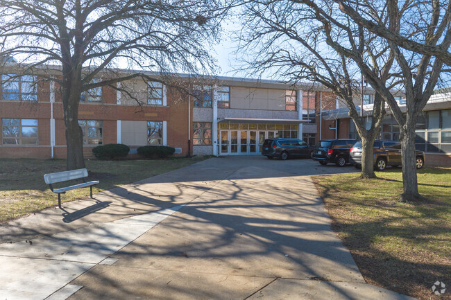 Niche gives Hazelwood Central High School Administration a D- grade.