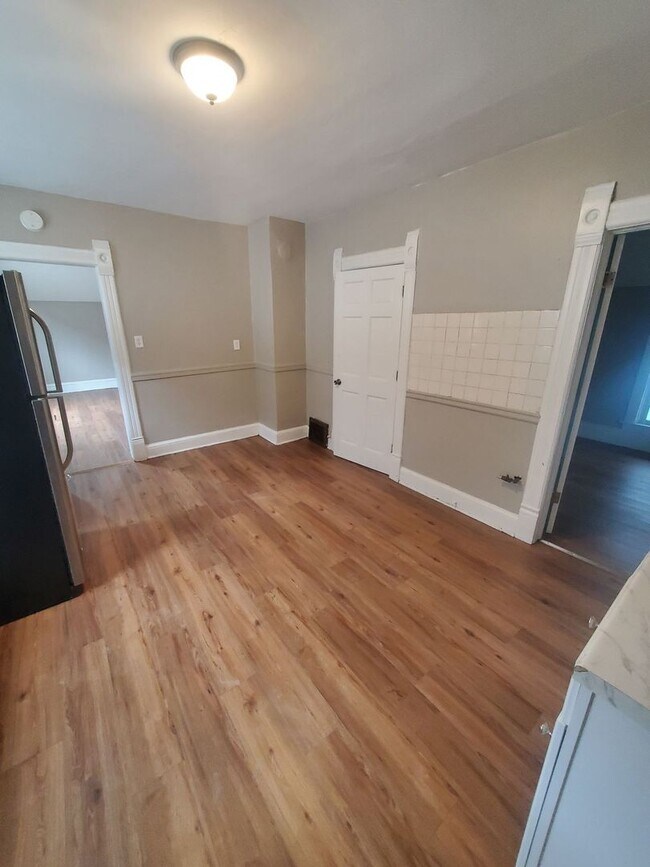 3220 W Greenfield Ave Unit 3220A (Upper), Milwaukee, WI 53215