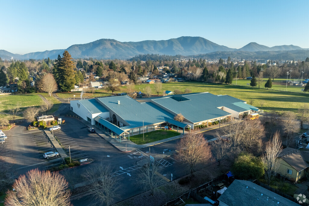 Parkside Elementary is a public school in Grants Pass, Oregon.