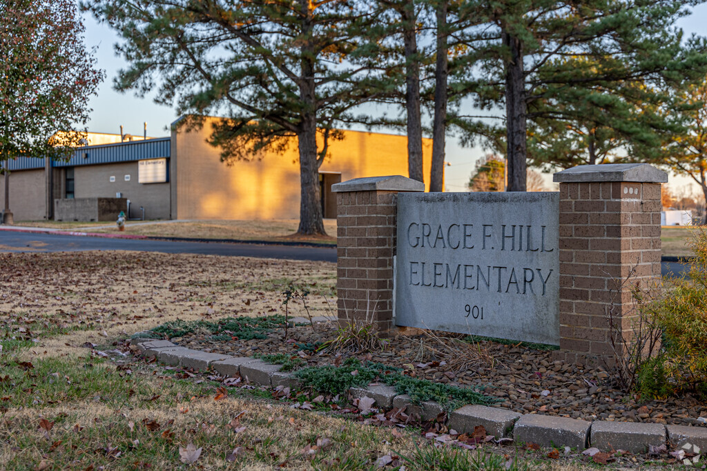 Grace Hill Elementary School is an above average, public school located in Rogers.