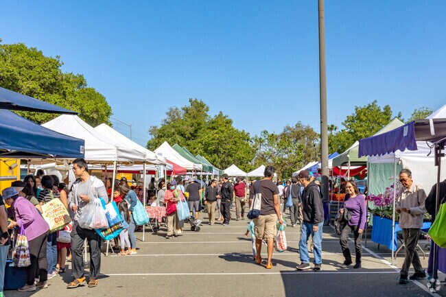 Milpitas Farmers' Market is a create events for free on every Sunday.