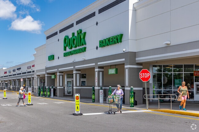 Publix is the local favortie grocery store right here in the neighborhood.