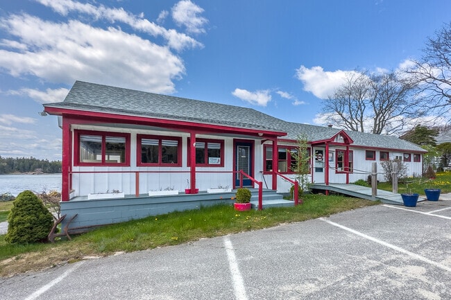 Photo of The Lobster House, a seasonal seafood restaurant on route 216 in Phippsburg, Maine.