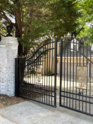 915 Woodlawn Dr NE, Marietta, GA 30068