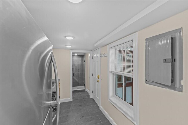 375 St Paul St unit 7, Burlington, VT 05401 - photo 4