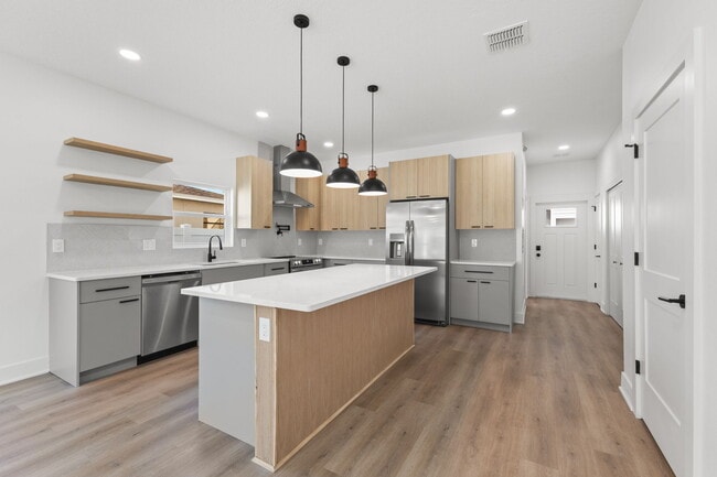 2525 13th Ave N, Saint Petersburg, FL 33713 - photo 3