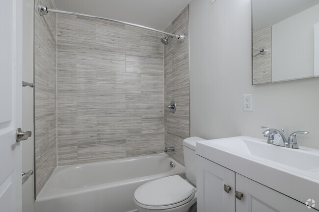 2BR, 1BA - 694SF - Bathroom